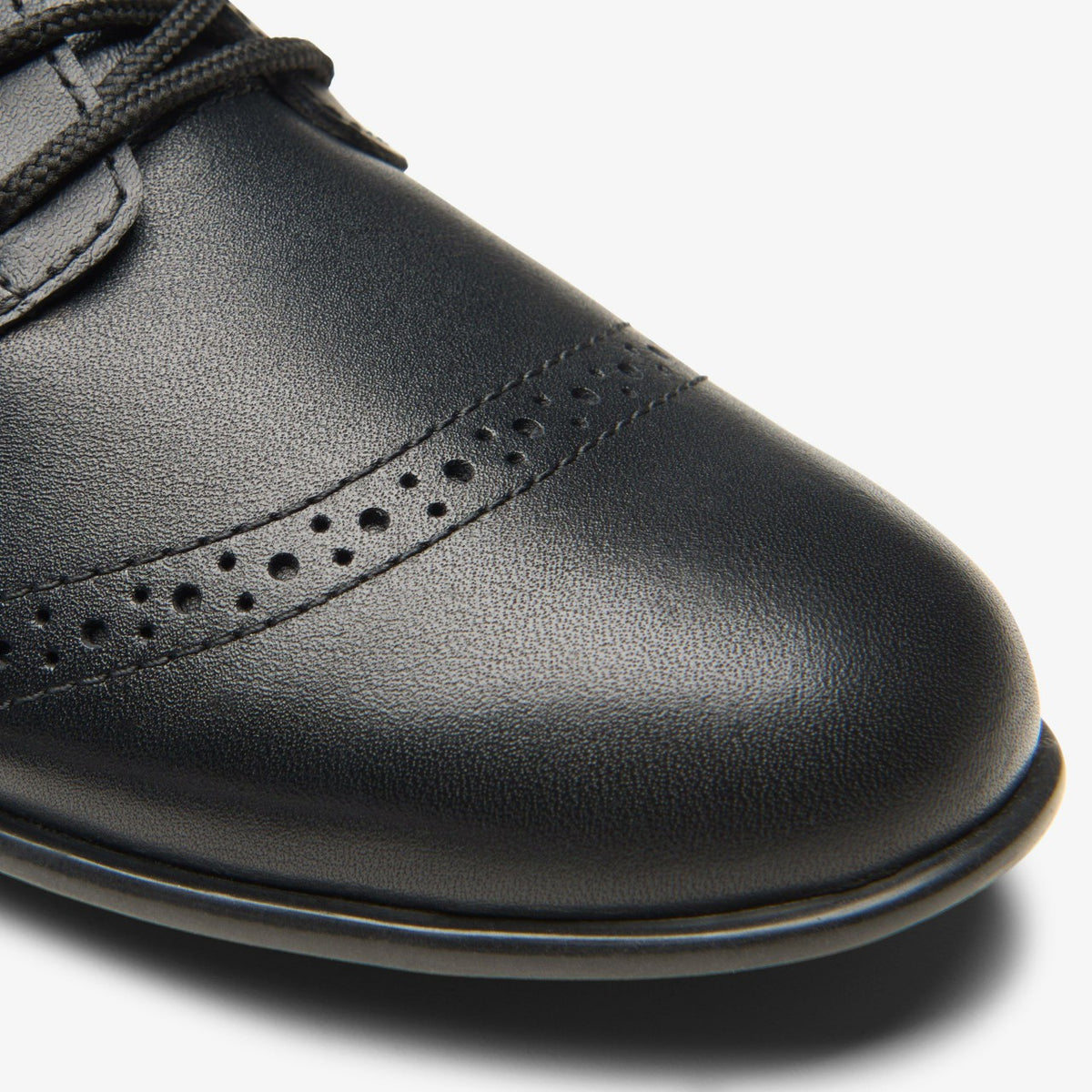 Finja Brogue Older Black Leather - Clarks Kids