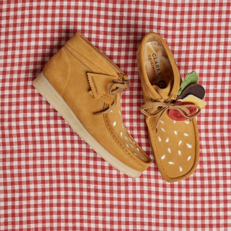 Wallabee Boot Tan Embroidery - Clarks Men