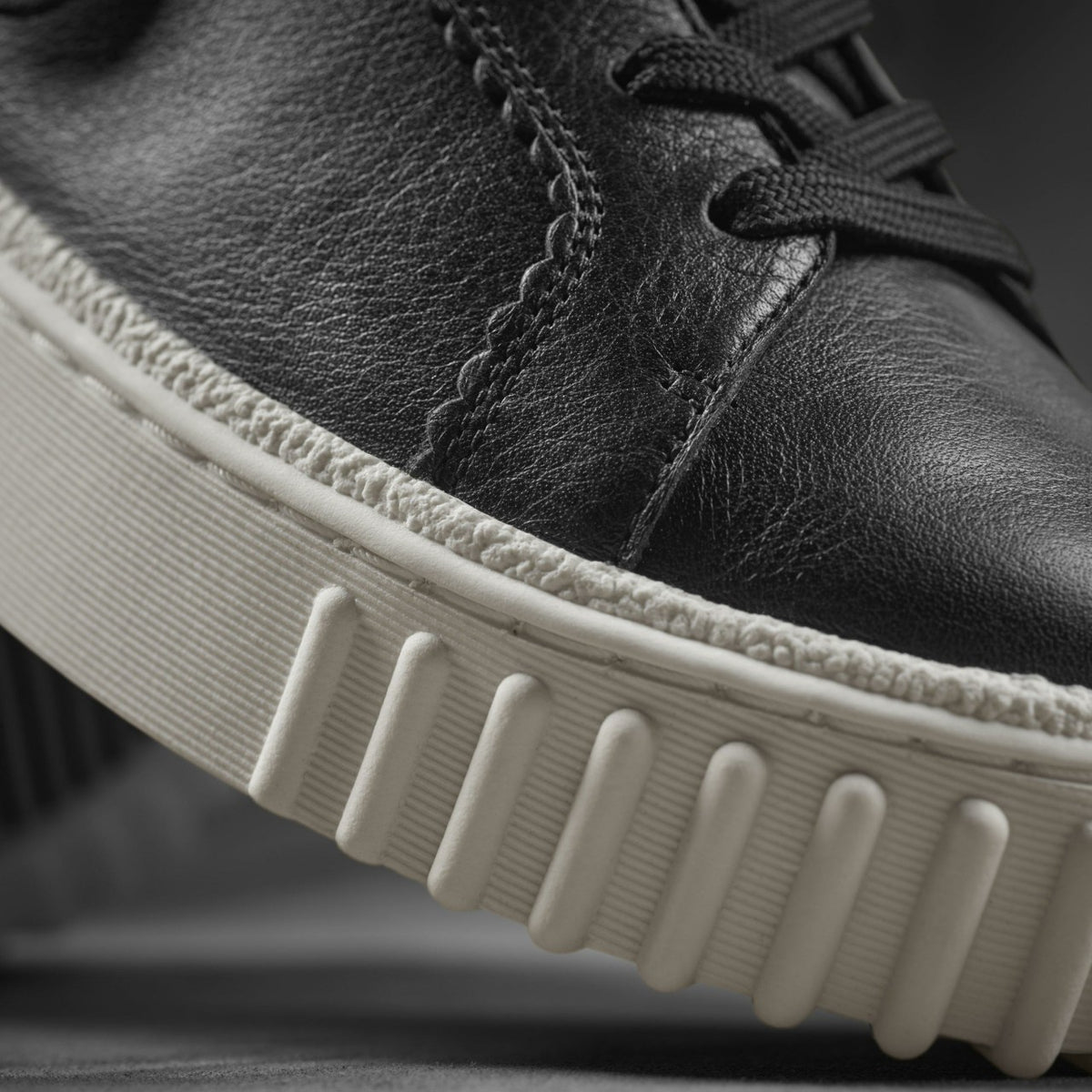 Mayhill Walk Black Leather - Clarks Women