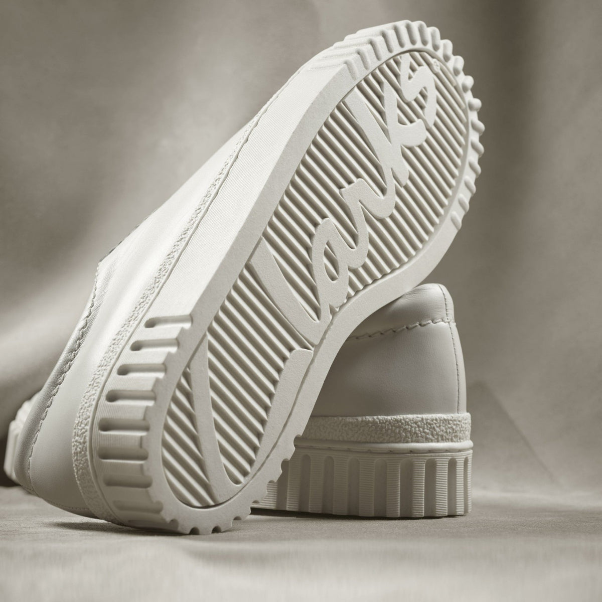 Mayhill Walk Off White Leather - Clarks Women