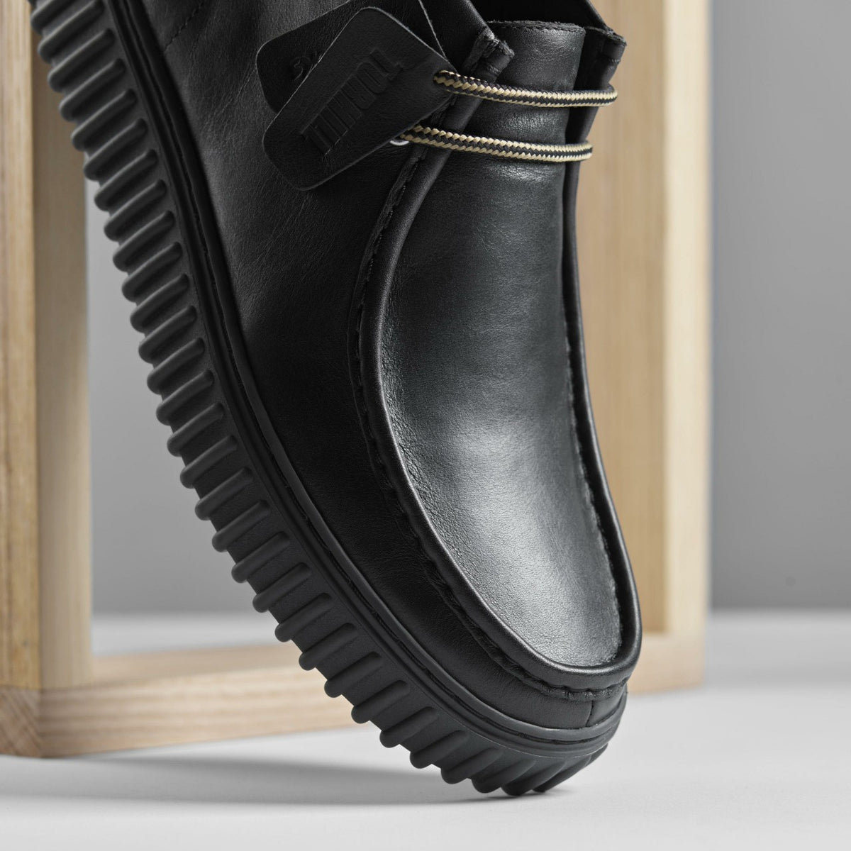Torhill Hi Black Leather - Clarks Men