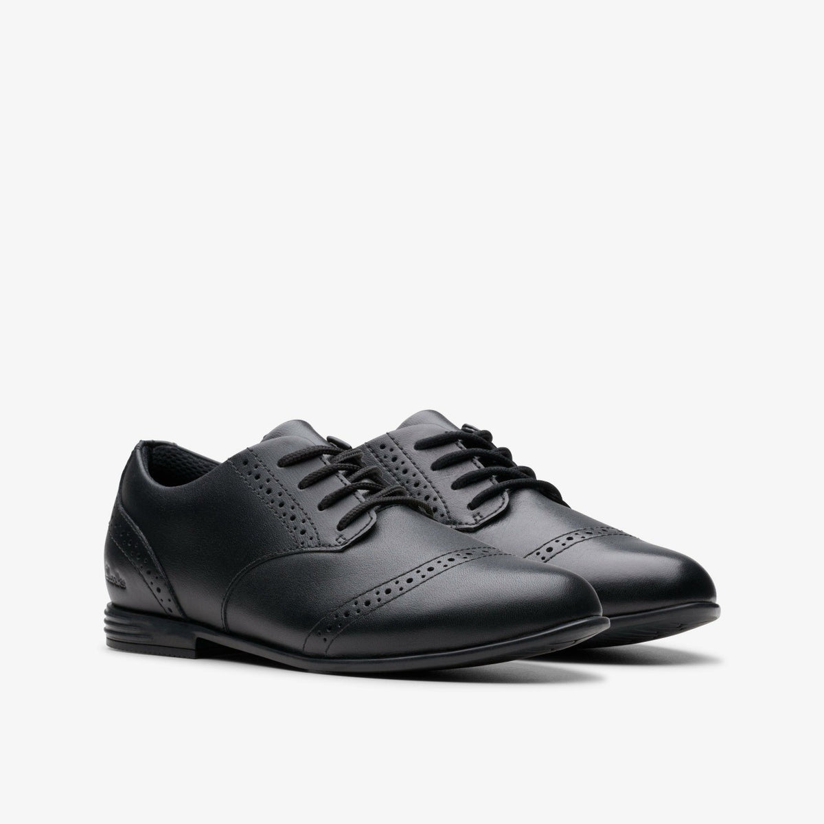 Finja Brogue Older Black Leather - Clarks Kids