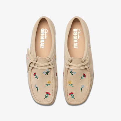 Wallabee Taupe Embroidery - Clarks Women