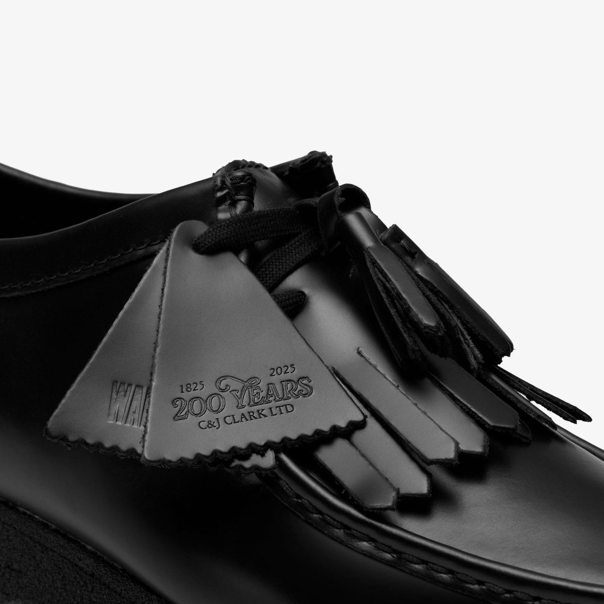 Wallabee Black Hi Shine Leather - Clarks Men